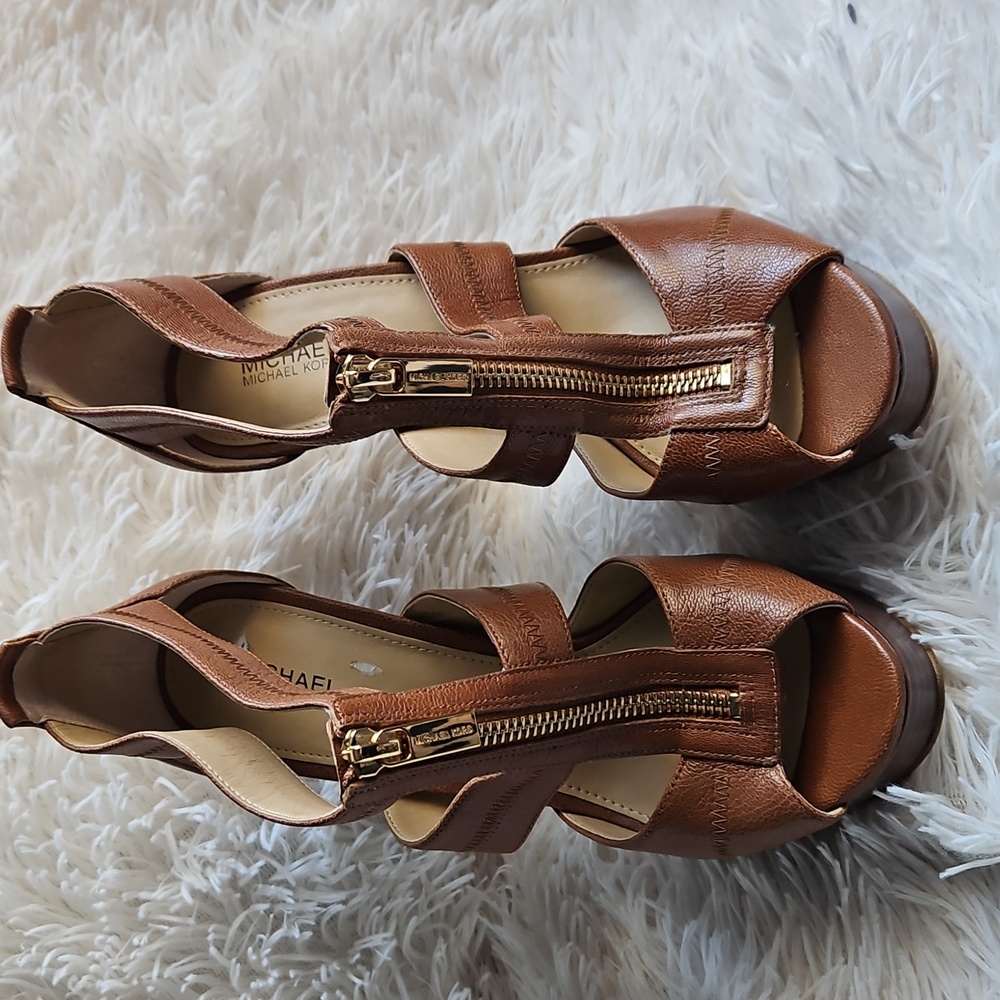 🤎🤎NEW MICHAEL KORS HEELS🤎🤎 - Picture 3 of 8